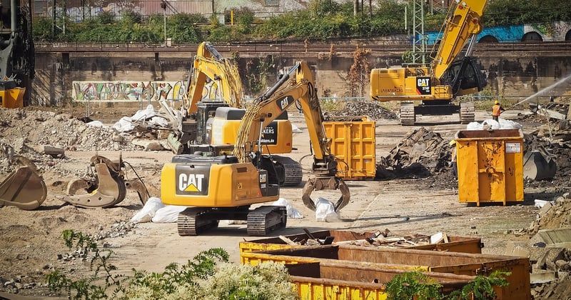 Prix location benne gravat particulier : le vrai budget à prévoir
