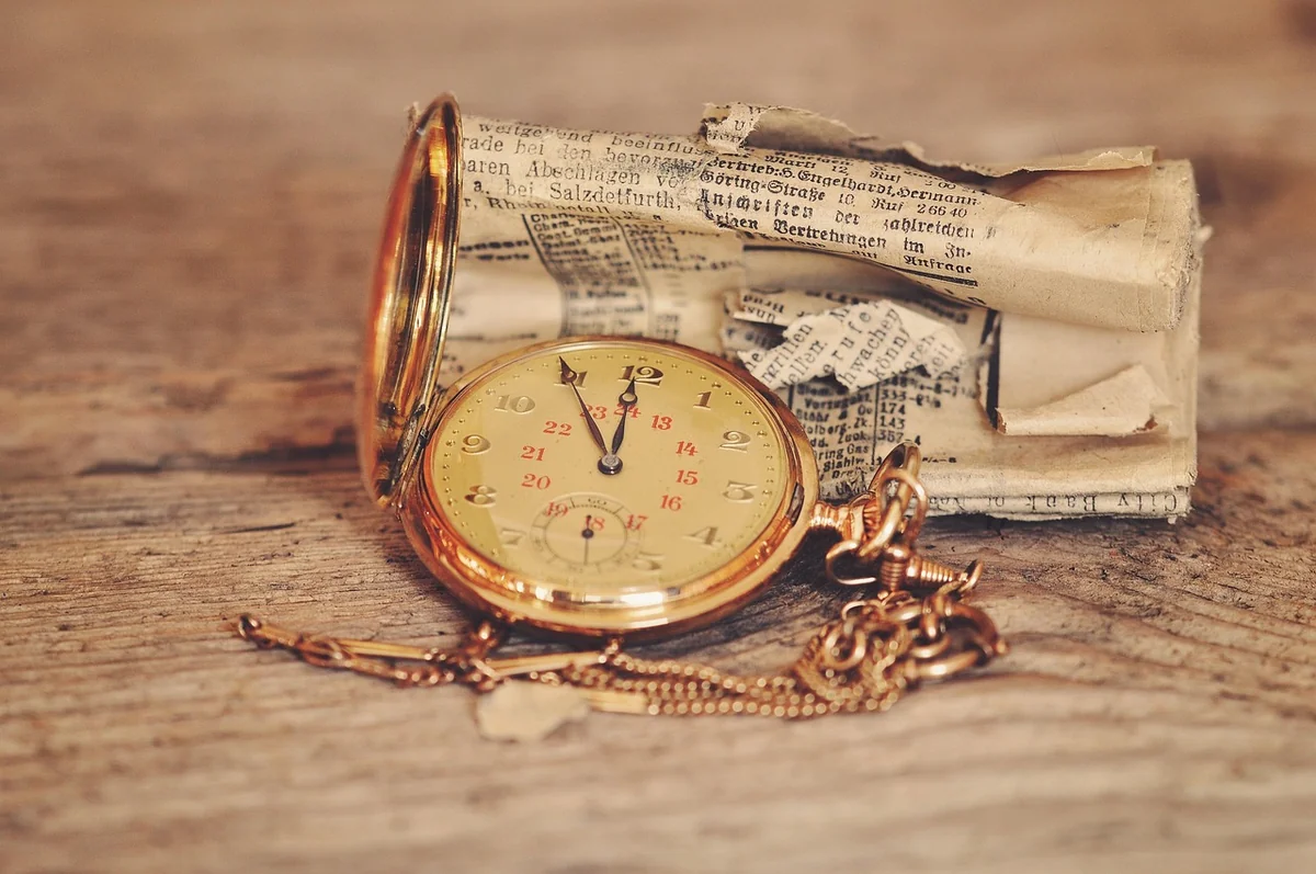 Horloge murale année 50 : le guide complet pour un style rétro en 2026