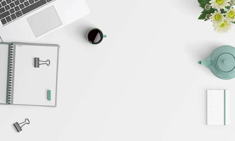 Organisation de l'espace de travail : range avant de décorer